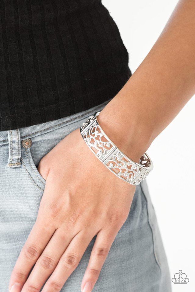 Paparazzi ♥ Yours and VINE - White ♥ Bracelet