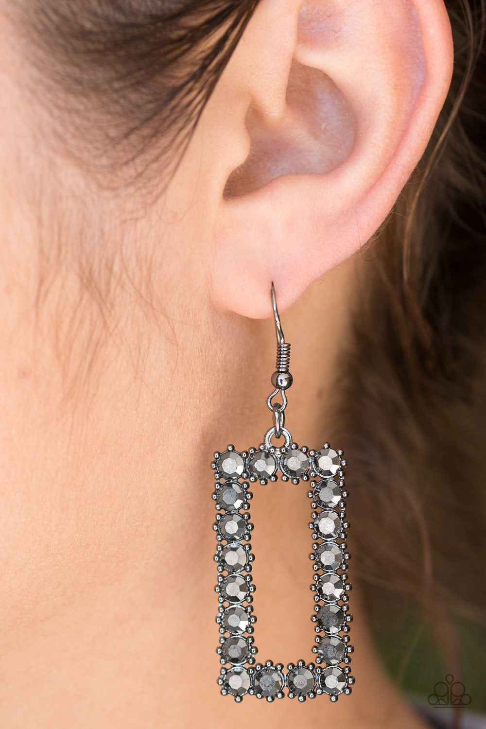 Paparazzi ♥ Mirror, Mirror - Black ♥ Earrings