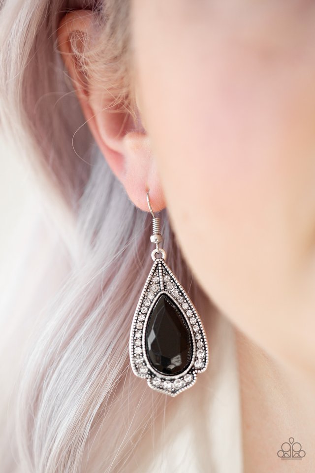 Paparazzi ♥ Superstar Stardom - Black ♥ Earrings