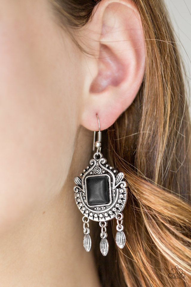 Paparazzi ♥ Open Pastures - Black ♥ Earrings