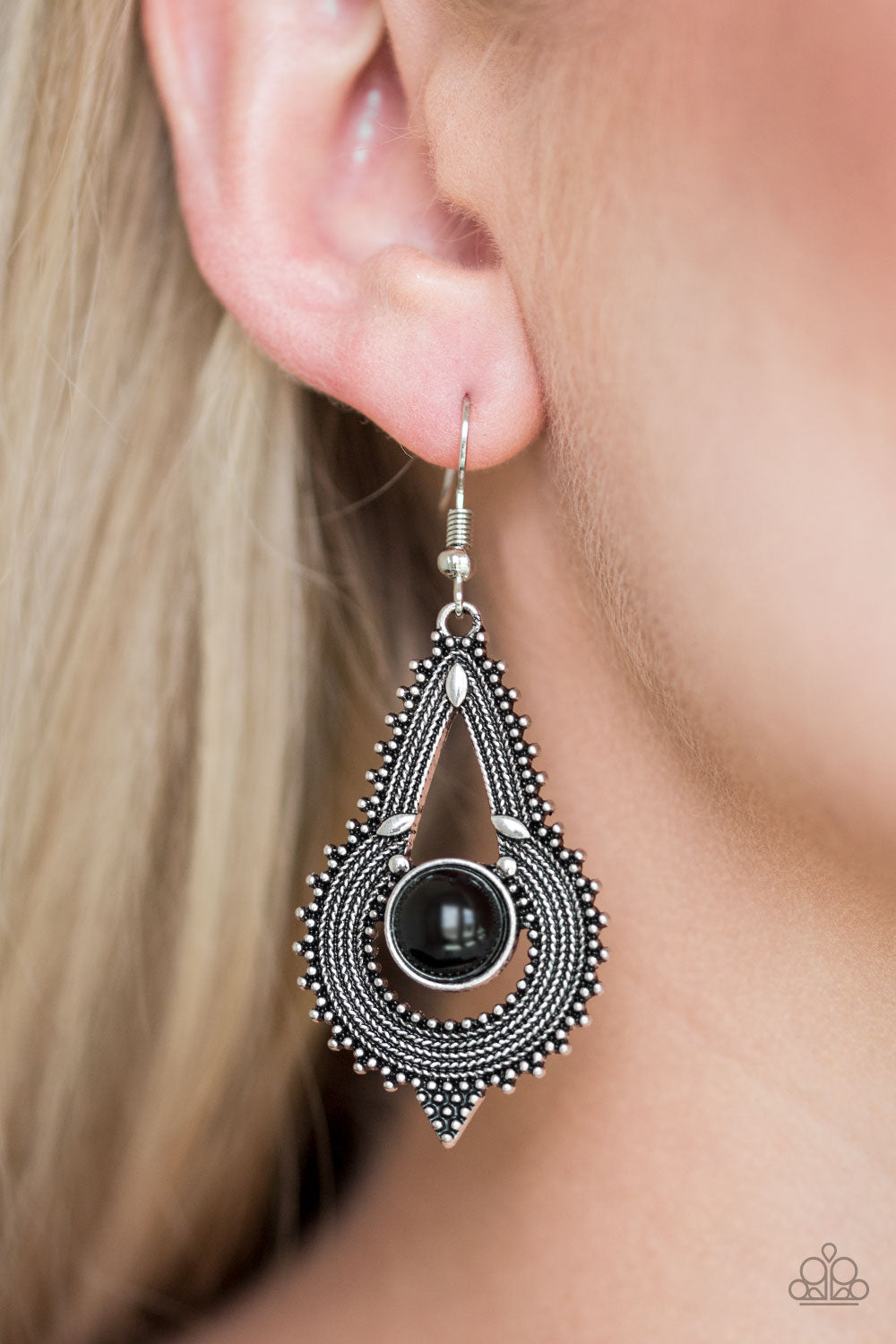 Paparazzi ♥ Zoomin Zumba - Black ♥ Earrings