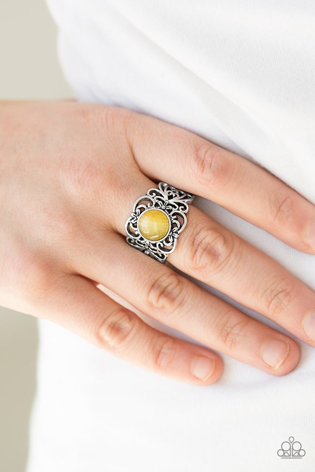 Paparazzi ♥ Vienna View - Yellow ♥ Ring