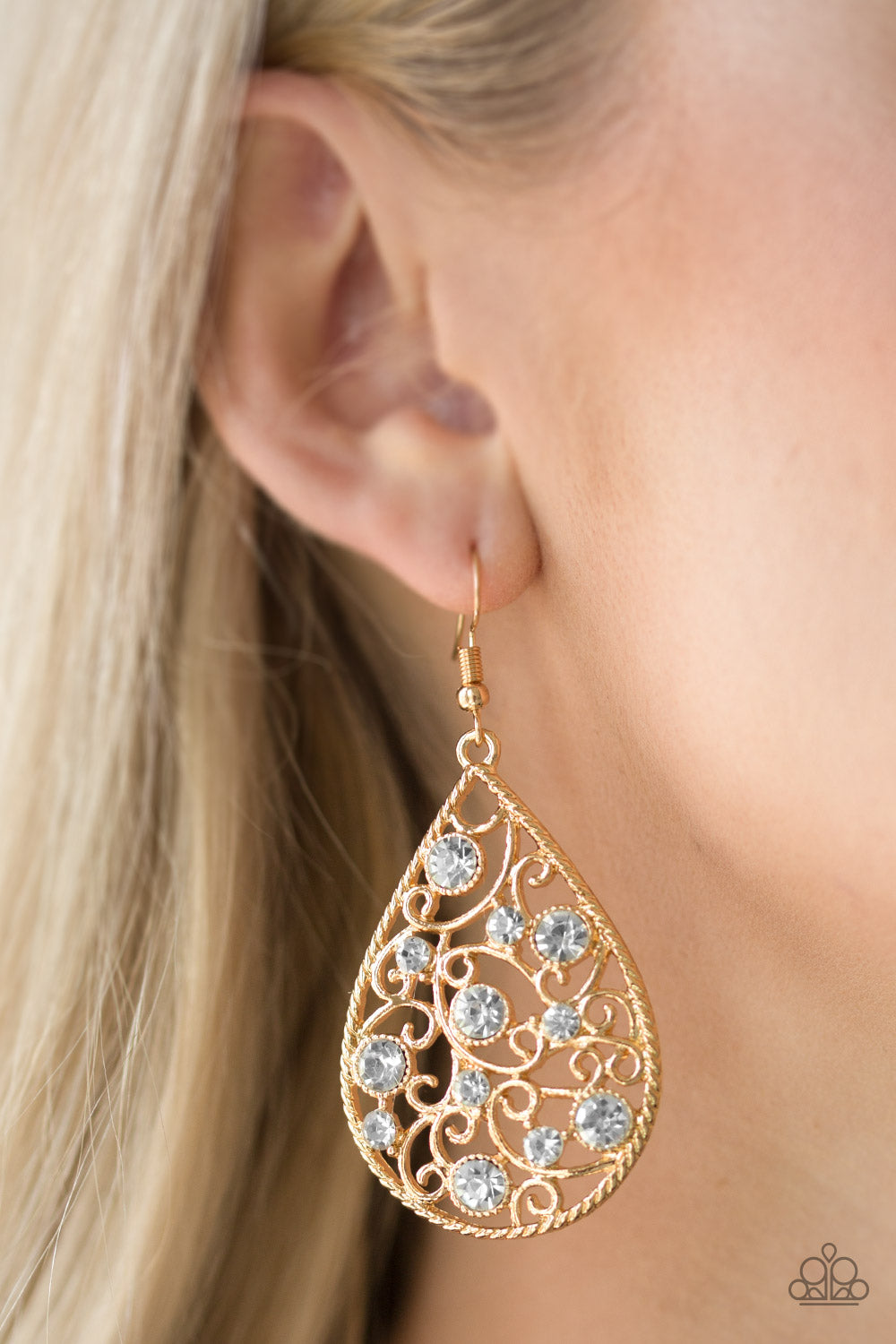 Paparazzi ♥ Certainly Courtier - Gold ♥ Earrings