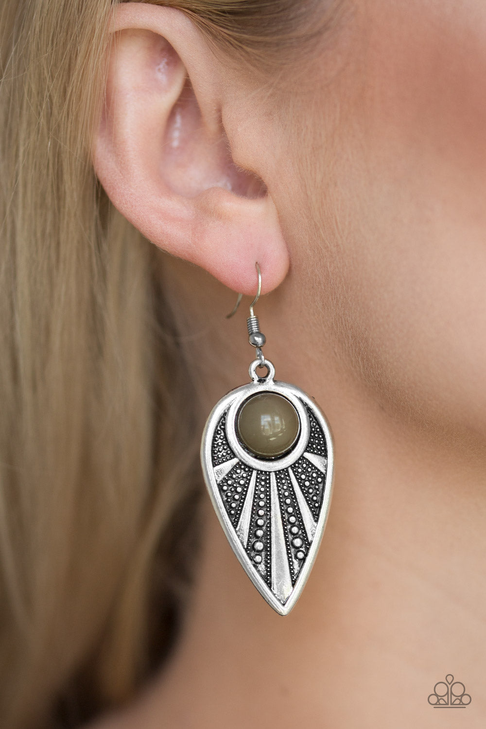 Paparazzi ♥ Take A WALKABOUT - Green ♥ Earrings