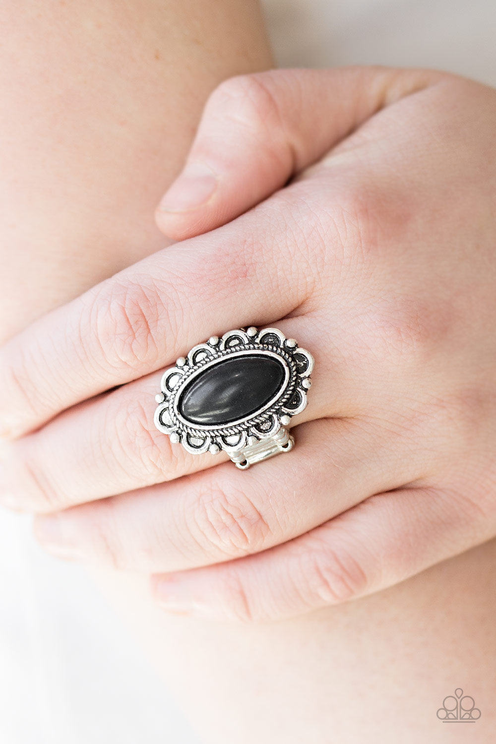 Paparazzi ♥ Desert Grotto - Black ♥ Ring