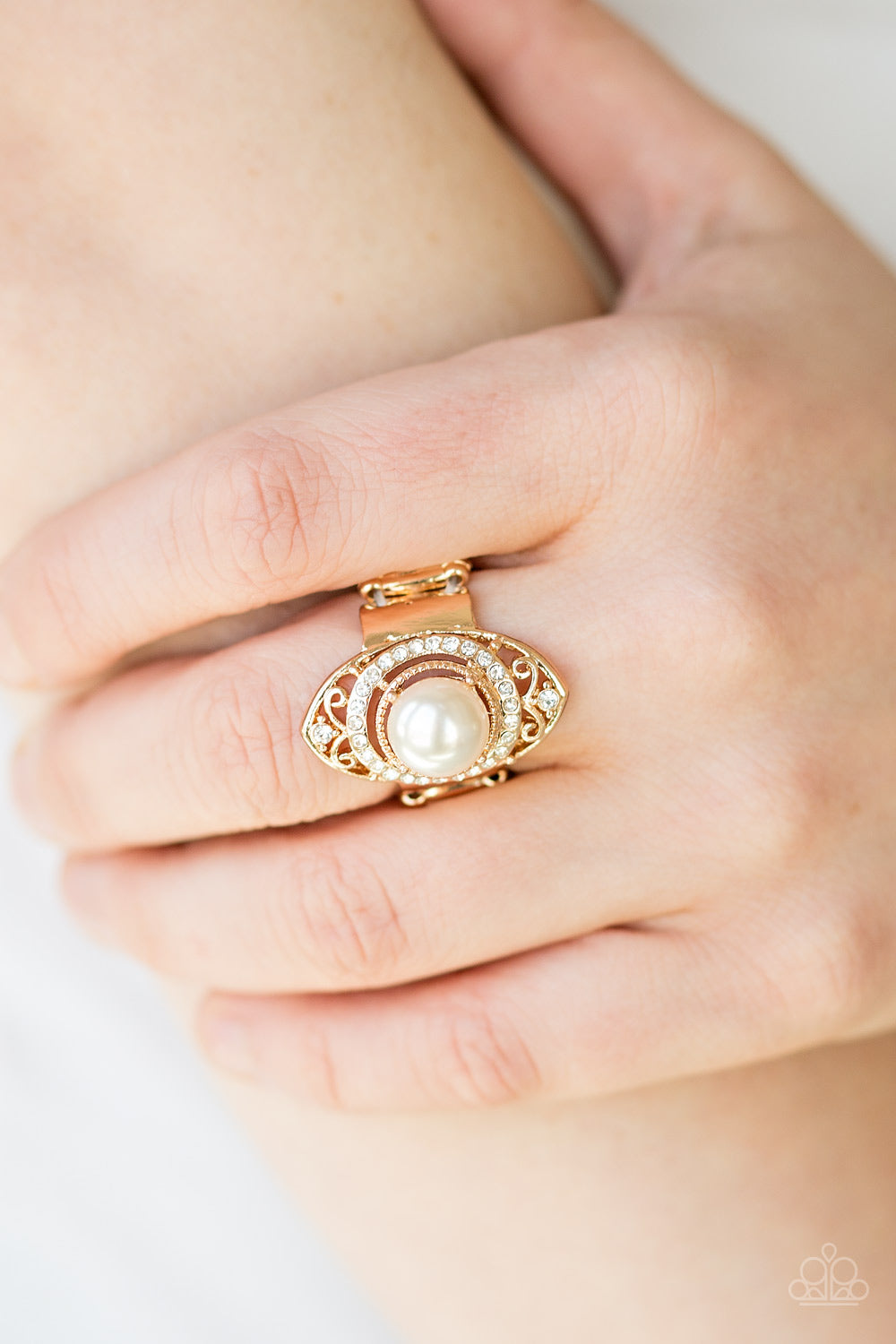 Paparazzi ♥ Pearl Posh - Gold ♥ Ring