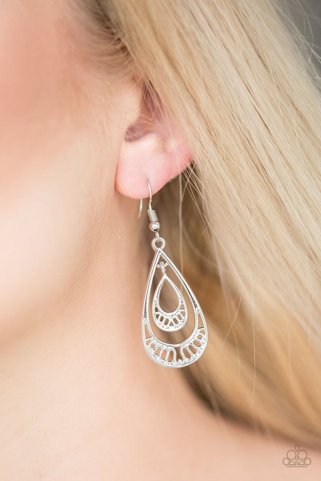 Paparazzi ♥ REIGNed Out - Silver ♥ Earrings