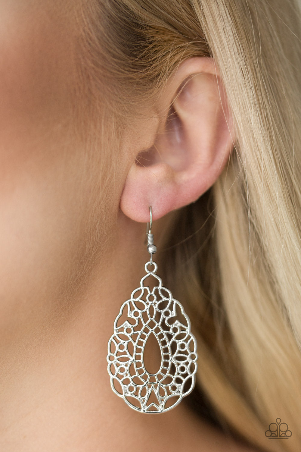 Paparazzi ♥ Wisteria Histeria - Silver ♥ Earrings