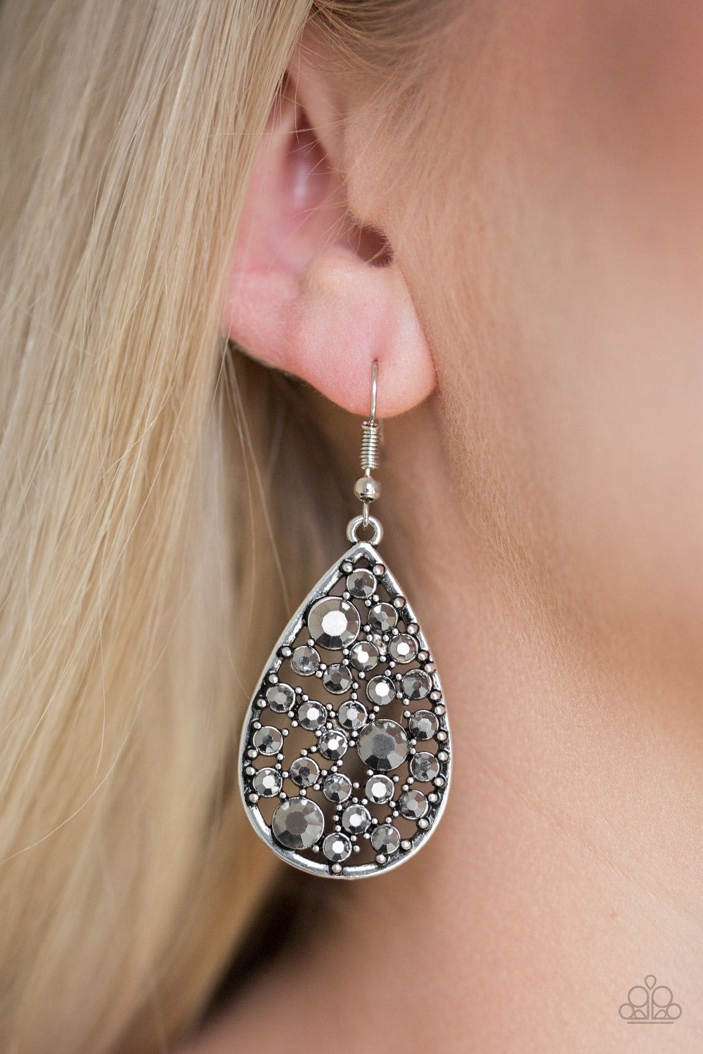 Paparazzi ♥ GLOW With The Flow - Silver ♥ Earrings