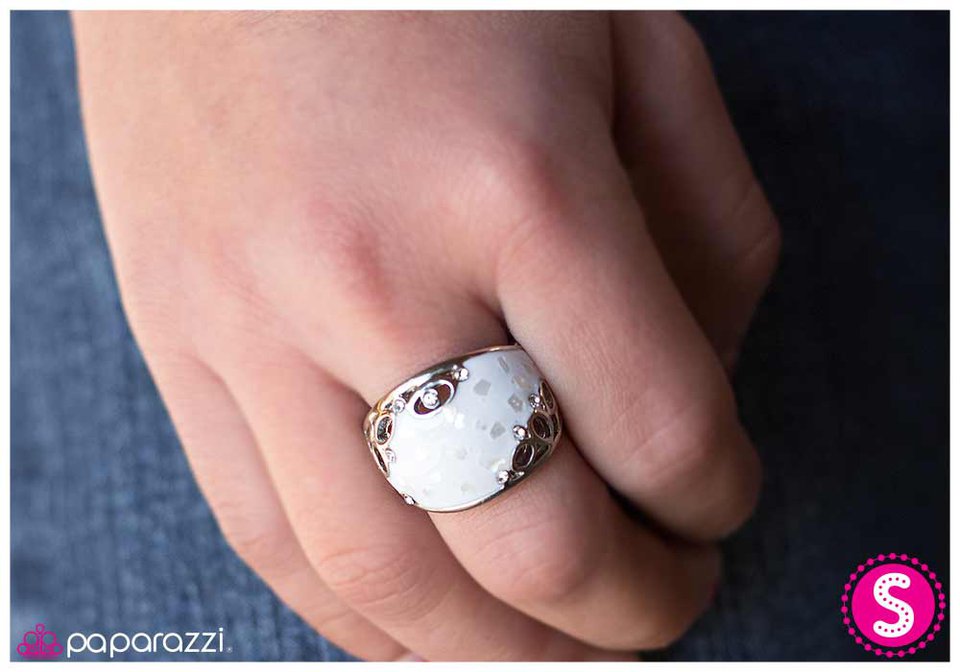 Paparazzi Good Vibrations - White Ring Paparazzi Good Vibrations - White Ring