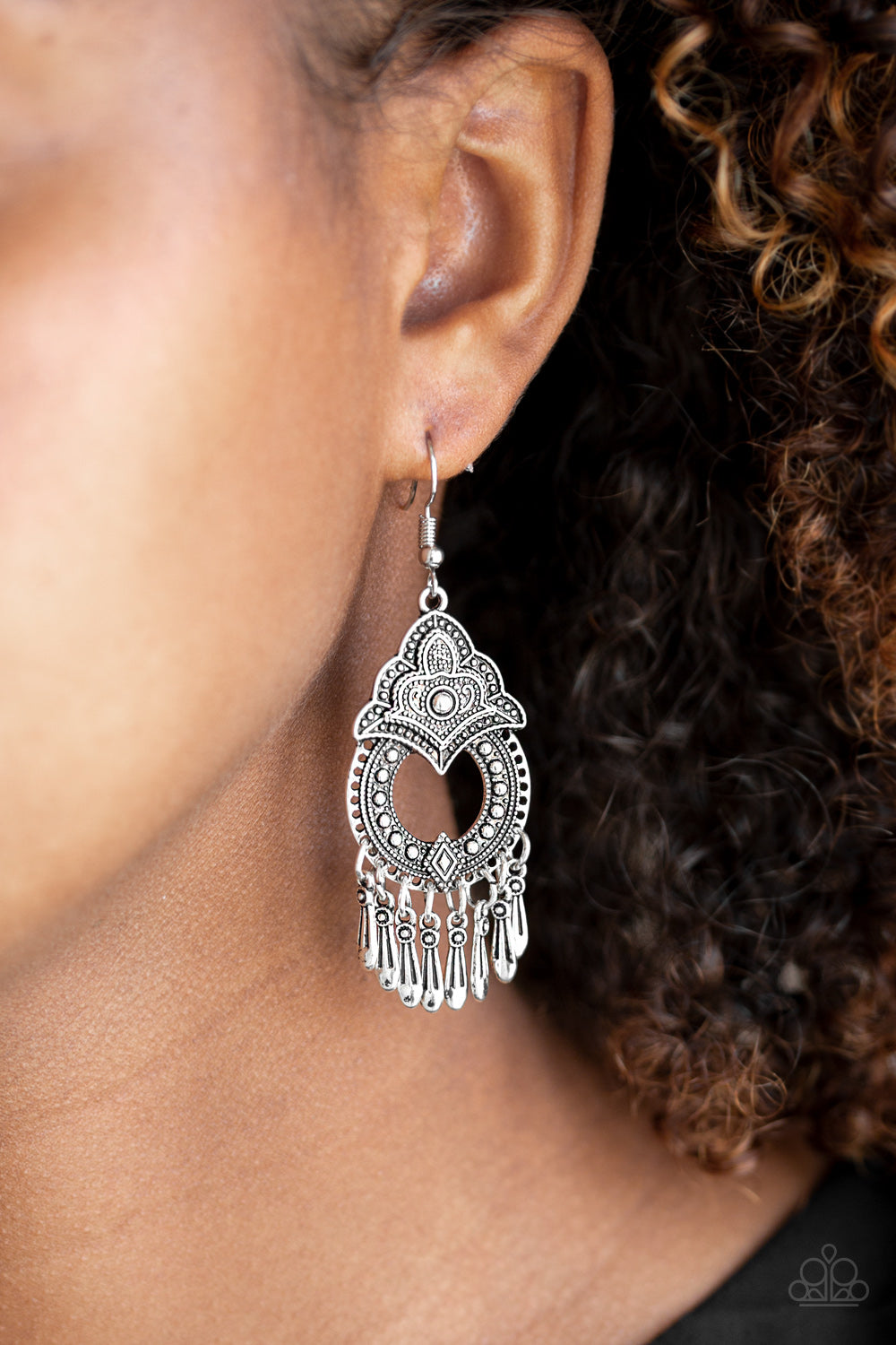 Paparazzi ♥ New Delhi Native - Silver ♥ Earrings