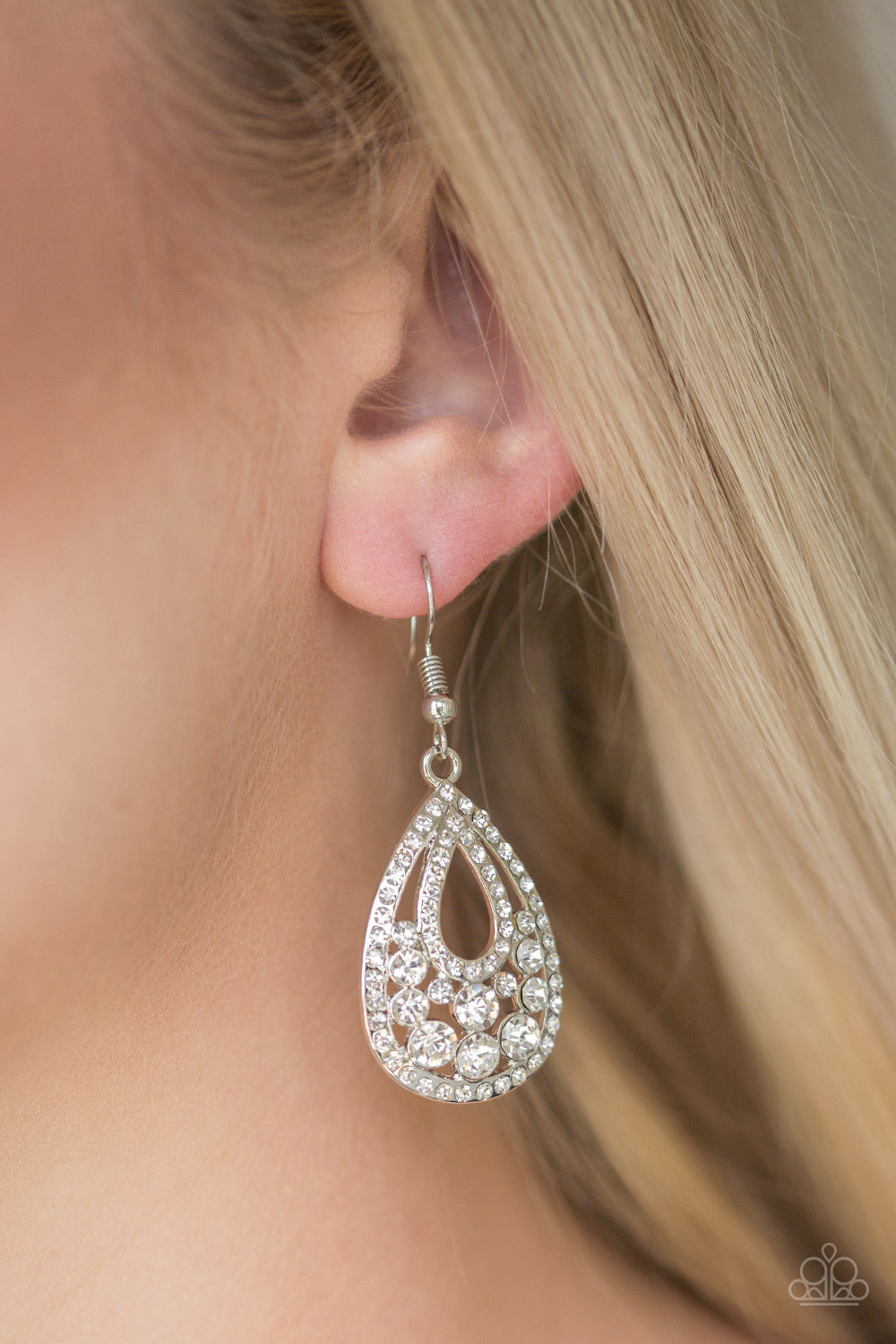 Paparazzi ♥ Sparkling Stardom - White ♥ Earrings