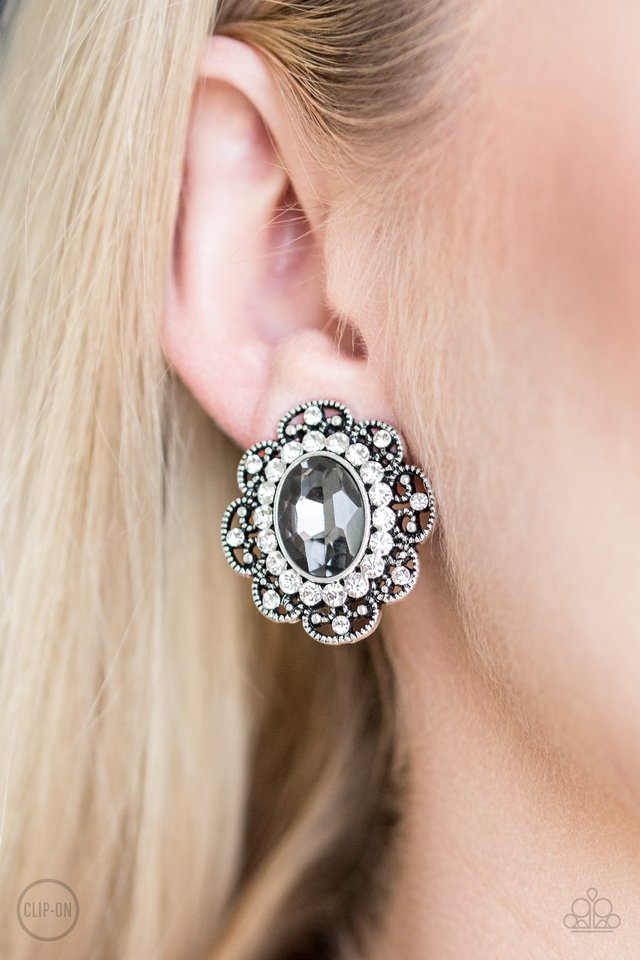 Paparazzi ♥ Dine and Dapper - Silver ♥ Clip-On