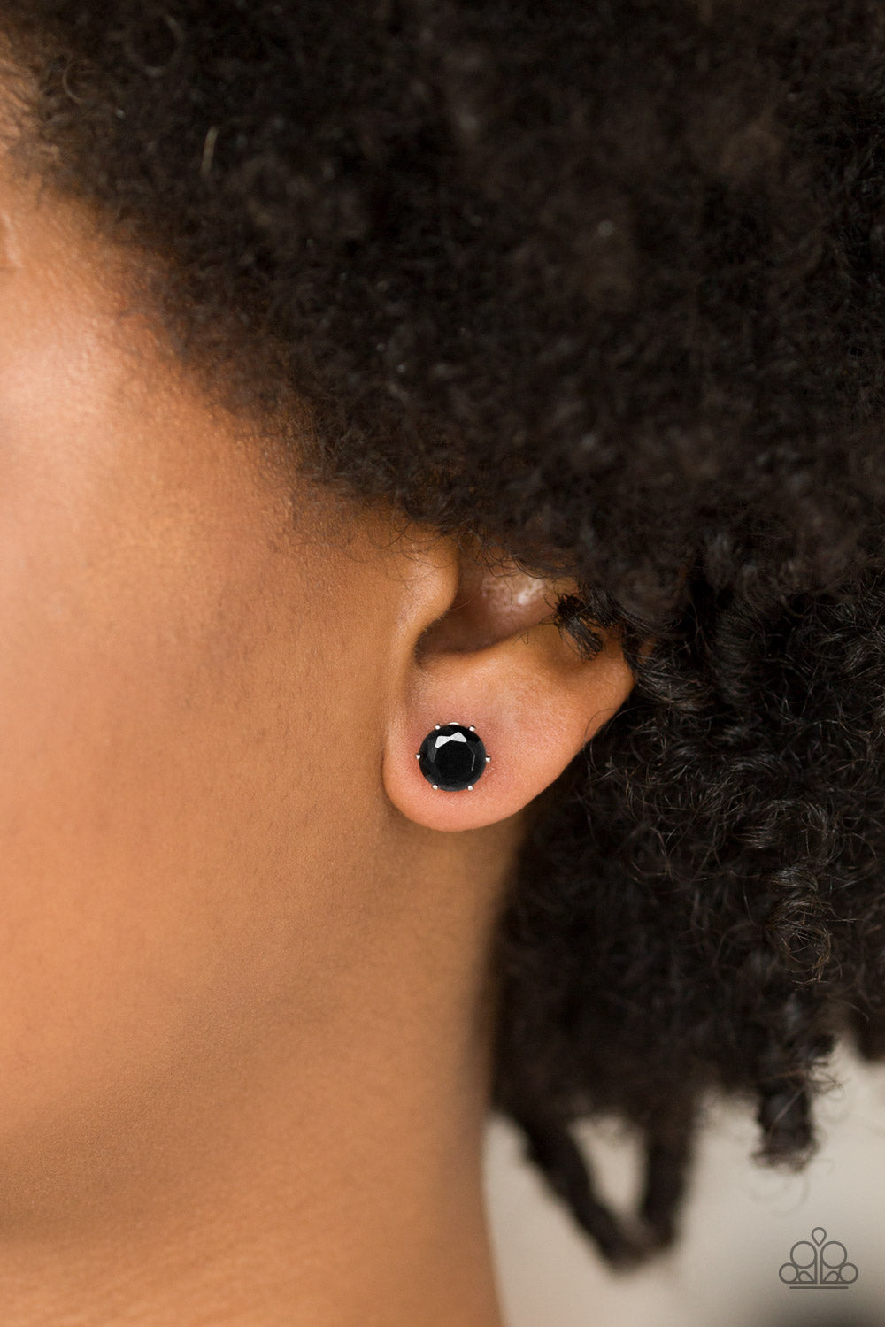 Paparazzi ♥ Come Out On Top - Black ♥ Post Earrings