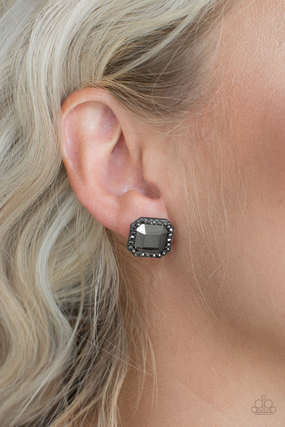 Paparazzi ♥ Act Your AGELESS - Black ♥ Post Earrings