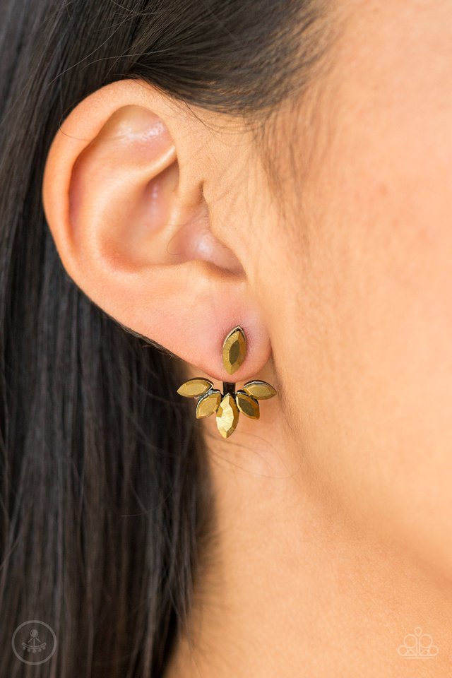 Paparazzi ♥ Radical Refinement - Brass ♥ Post Earrings