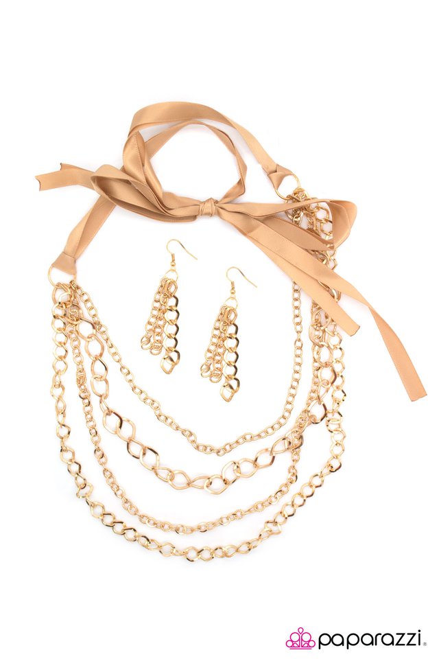 Paparazzi ♥ No Strings Attached - Gold ♥ Necklace