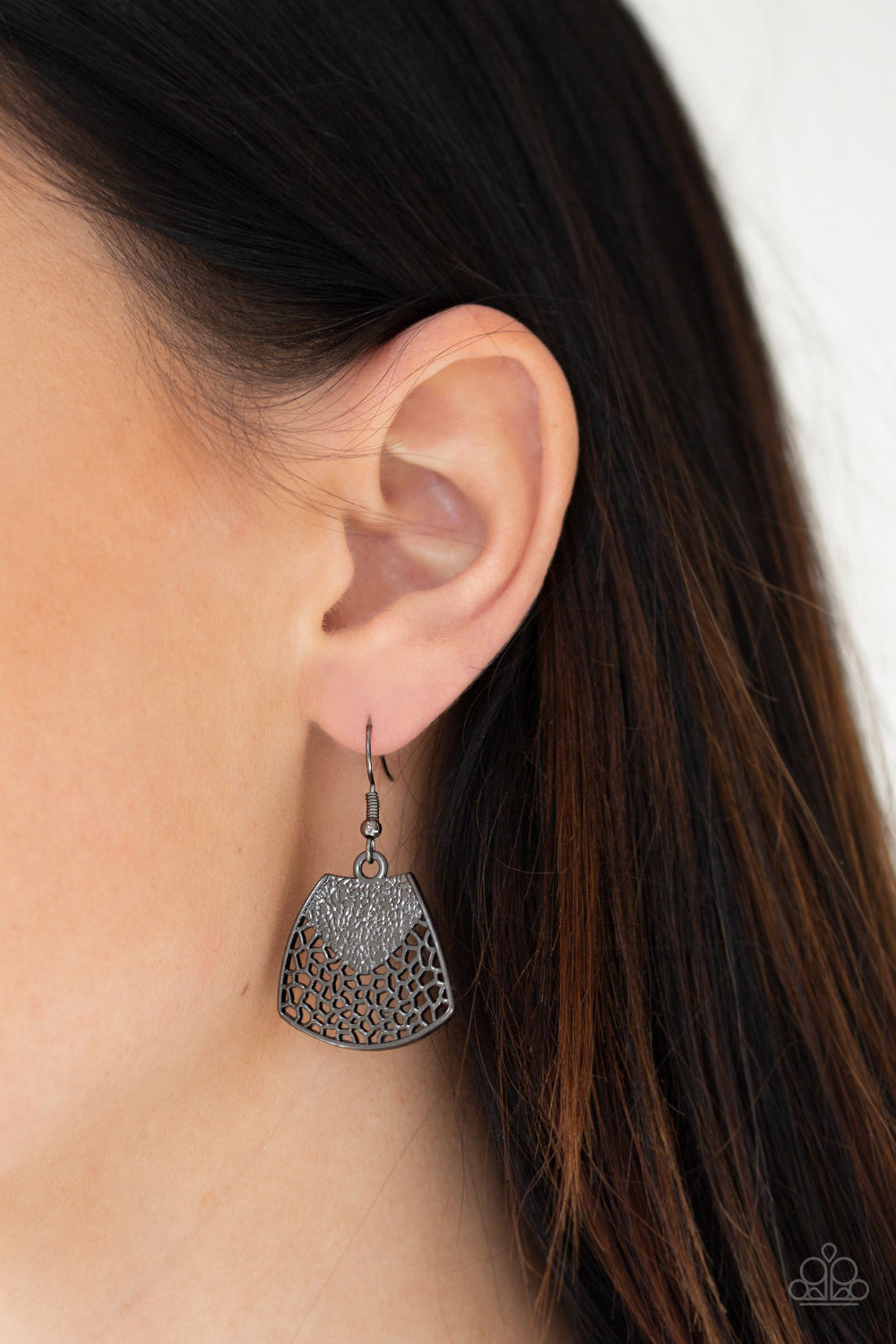 Paparazzi ♥ Large and In Charge - Black ♥ Necklace