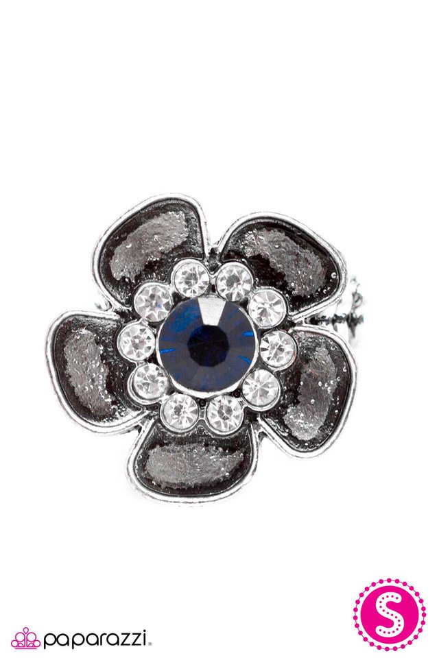 Paparazzi ♥ At the Risk of Looking Fabulous - Blue ♥ Ring