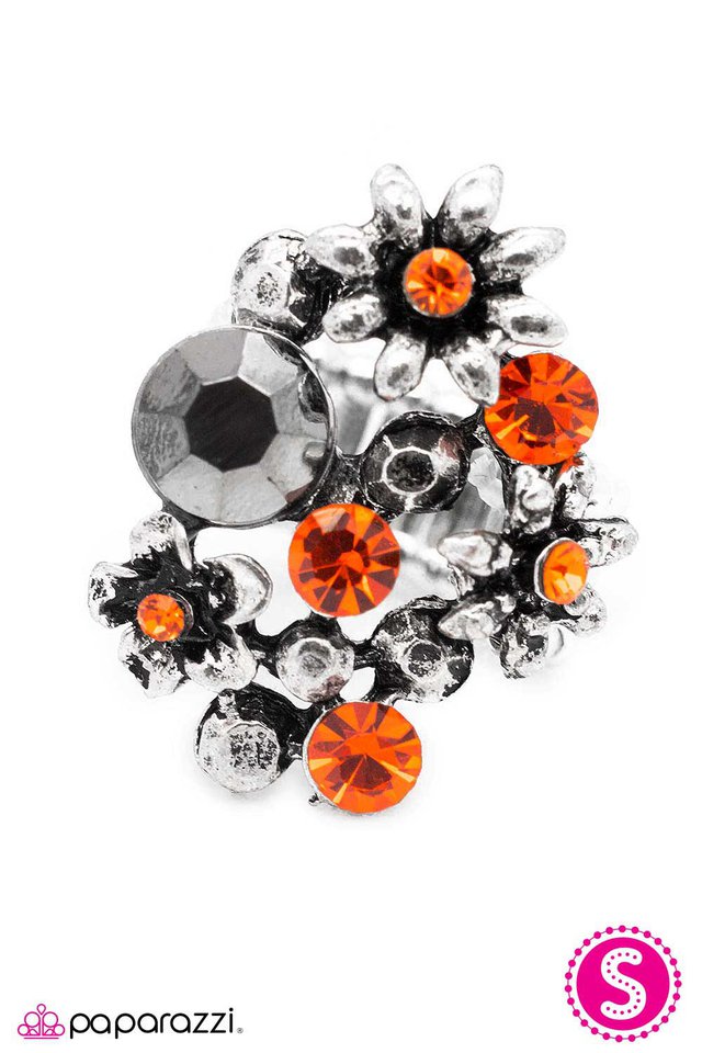 Paparazzi ♥ What Lies Beneath - Orange ♥ Ring