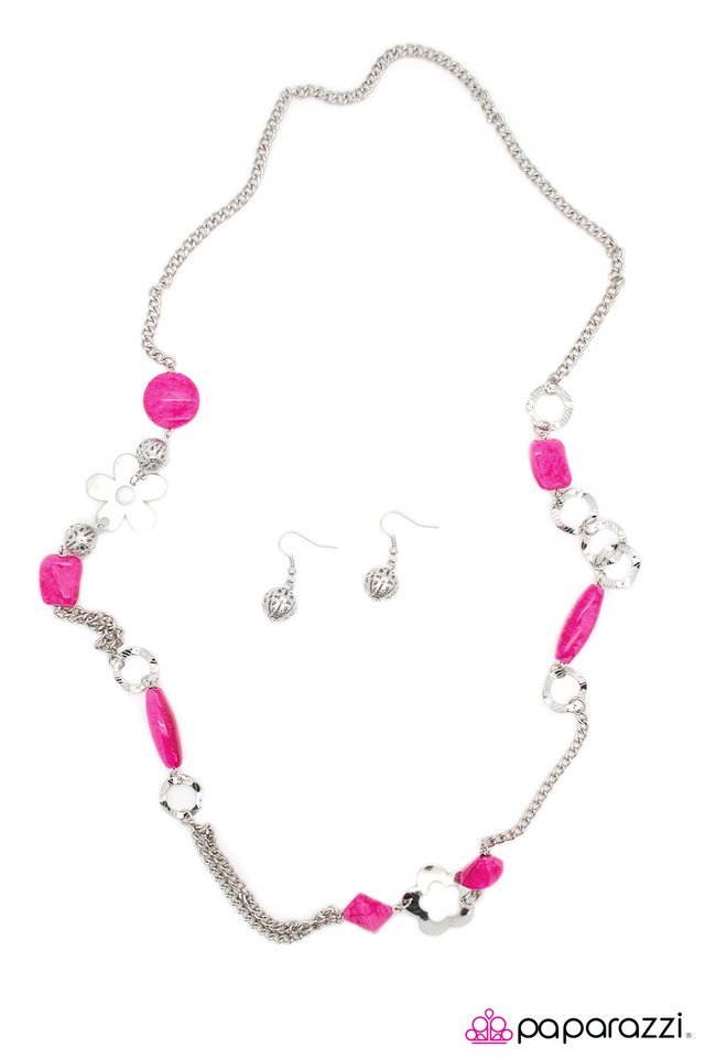 Paparazzi ♥ Larger Than Life - Pink ♥ Necklace