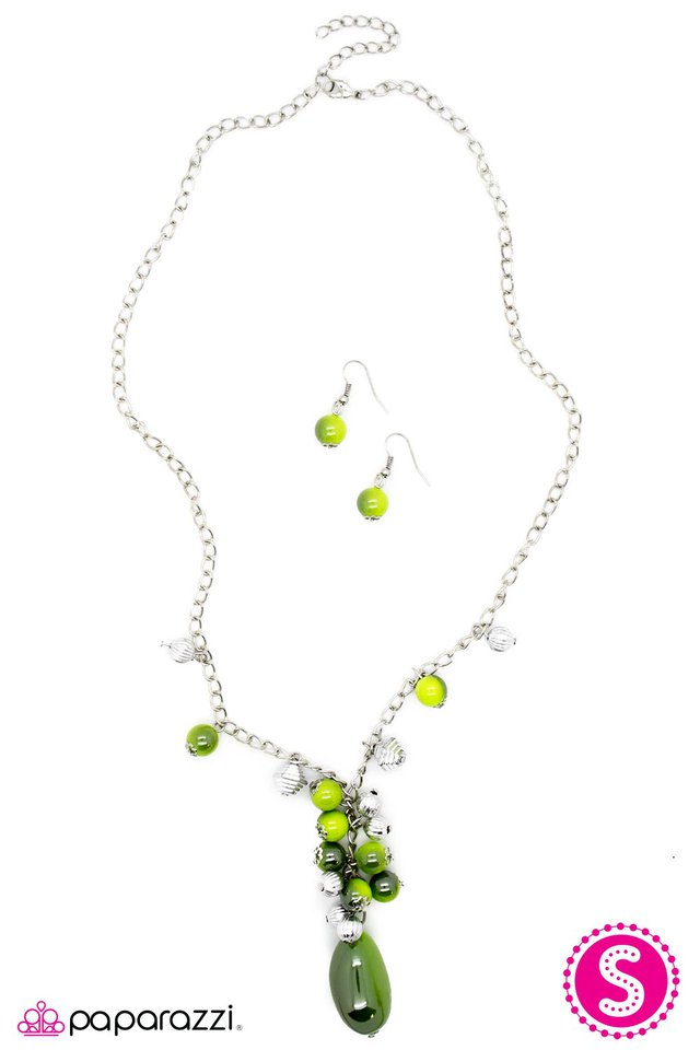 Paparazzi ♥ Along For The Ride - Green ♥ Necklace