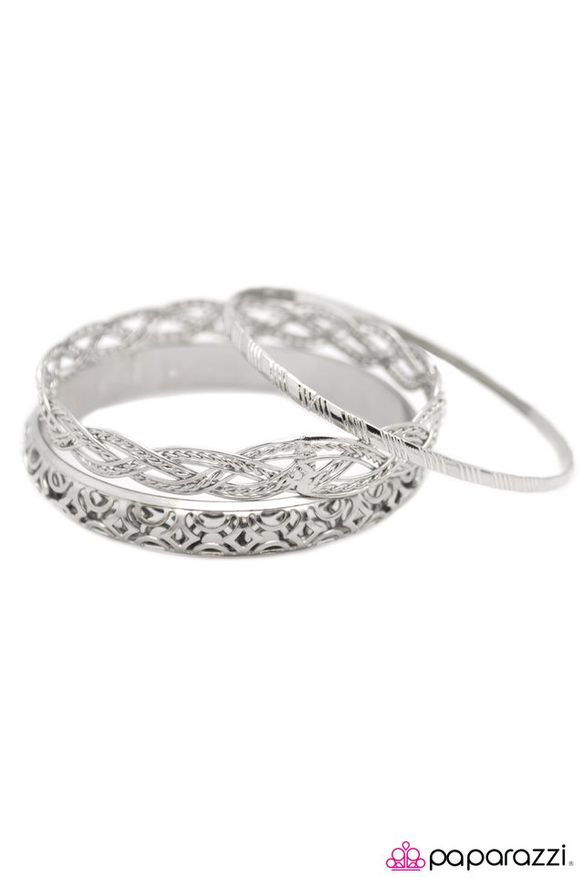 Paparazzi ♥ Twist My Arm - Silver ♥ Bracelet