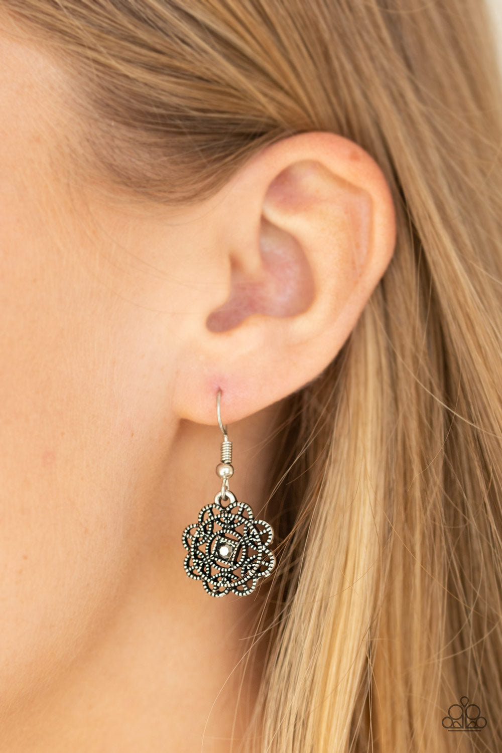 Paparazzi ♥ Vintage Vogue - Silver ♥ Necklace