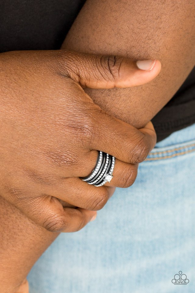 Paparazzi ♥ The Dealmaker - Black ♥ Ring