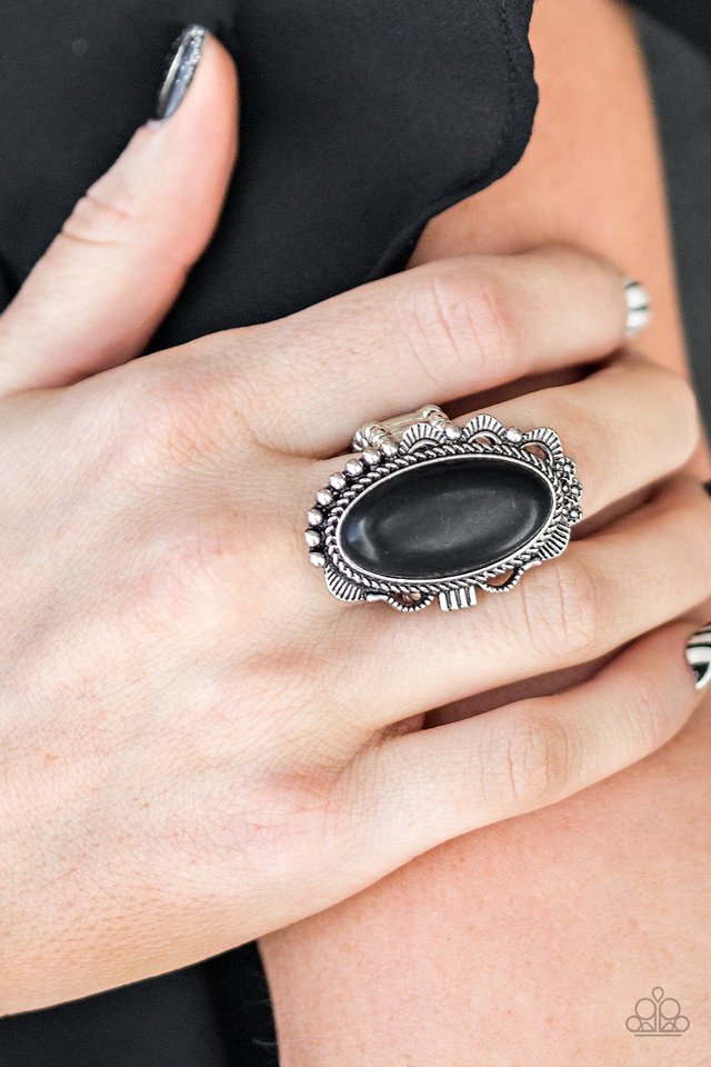 Paparazzi ♥ Open Range - Black ♥ Ring