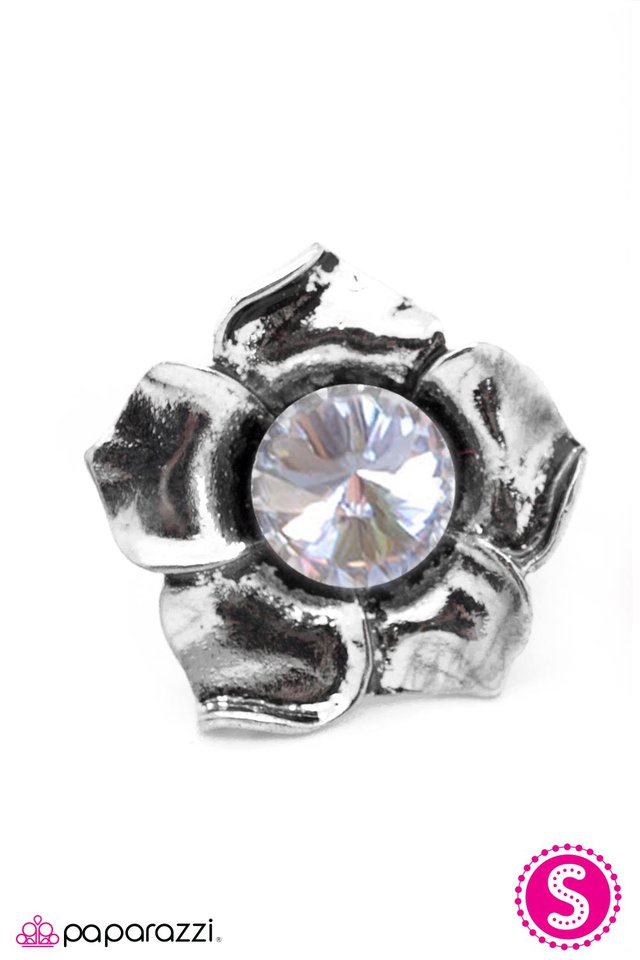 Paparazzi ♥ Drama Queen - White ♥ Ring