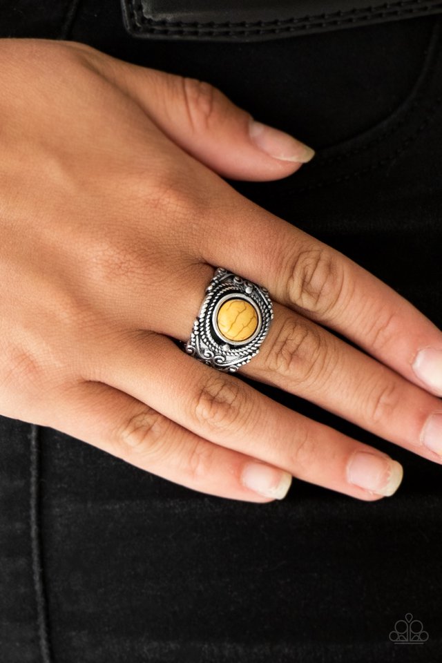Paparazzi ♥ Stand Your Ground - Yellow ♥ Ring