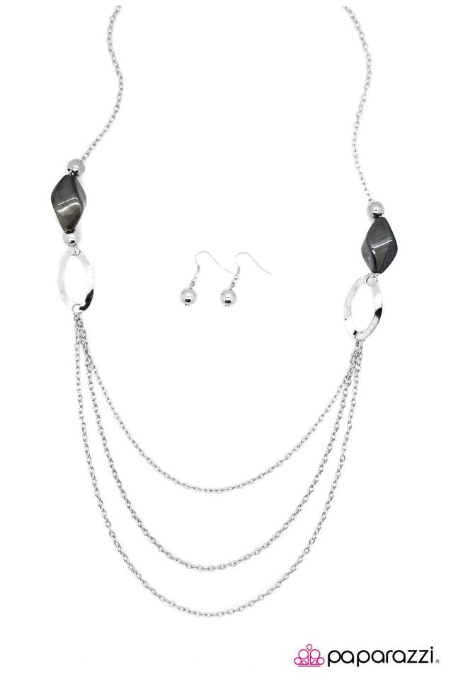 Paparazzi ♥ My Head Is Spinning - Black ♥ Necklace