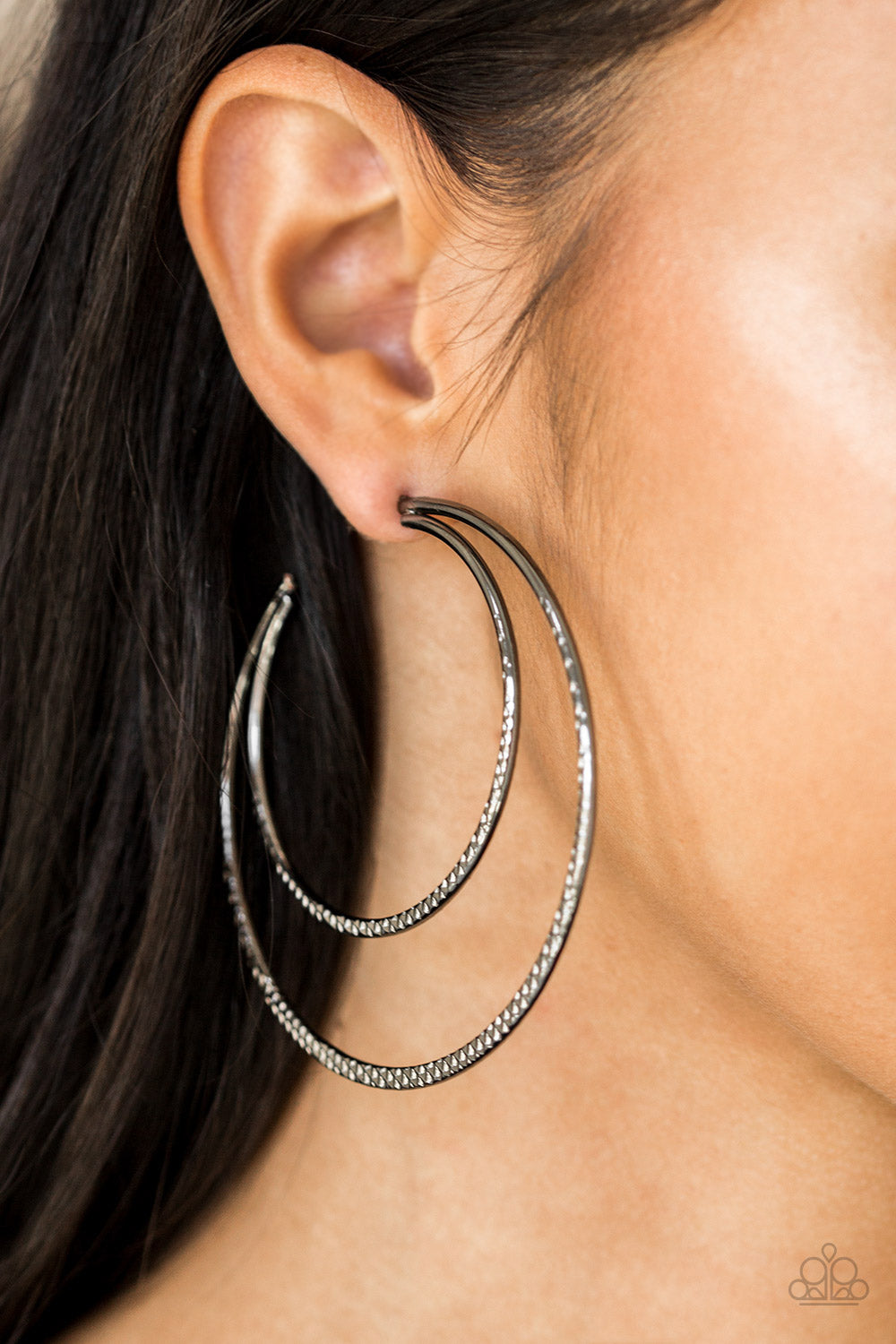 Paparazzi ♥ Drop It Like Its HAUTE - Black ♥ Earrings