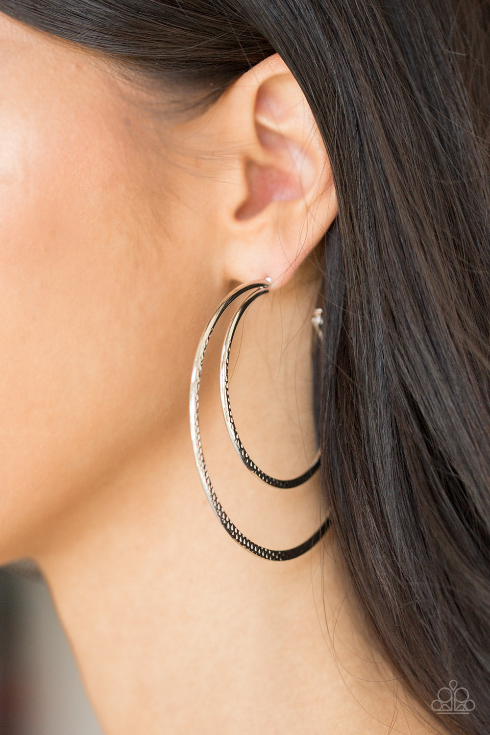 Paparazzi ♥ Drop It Like Its HAUTE - Silver ♥ Earrings