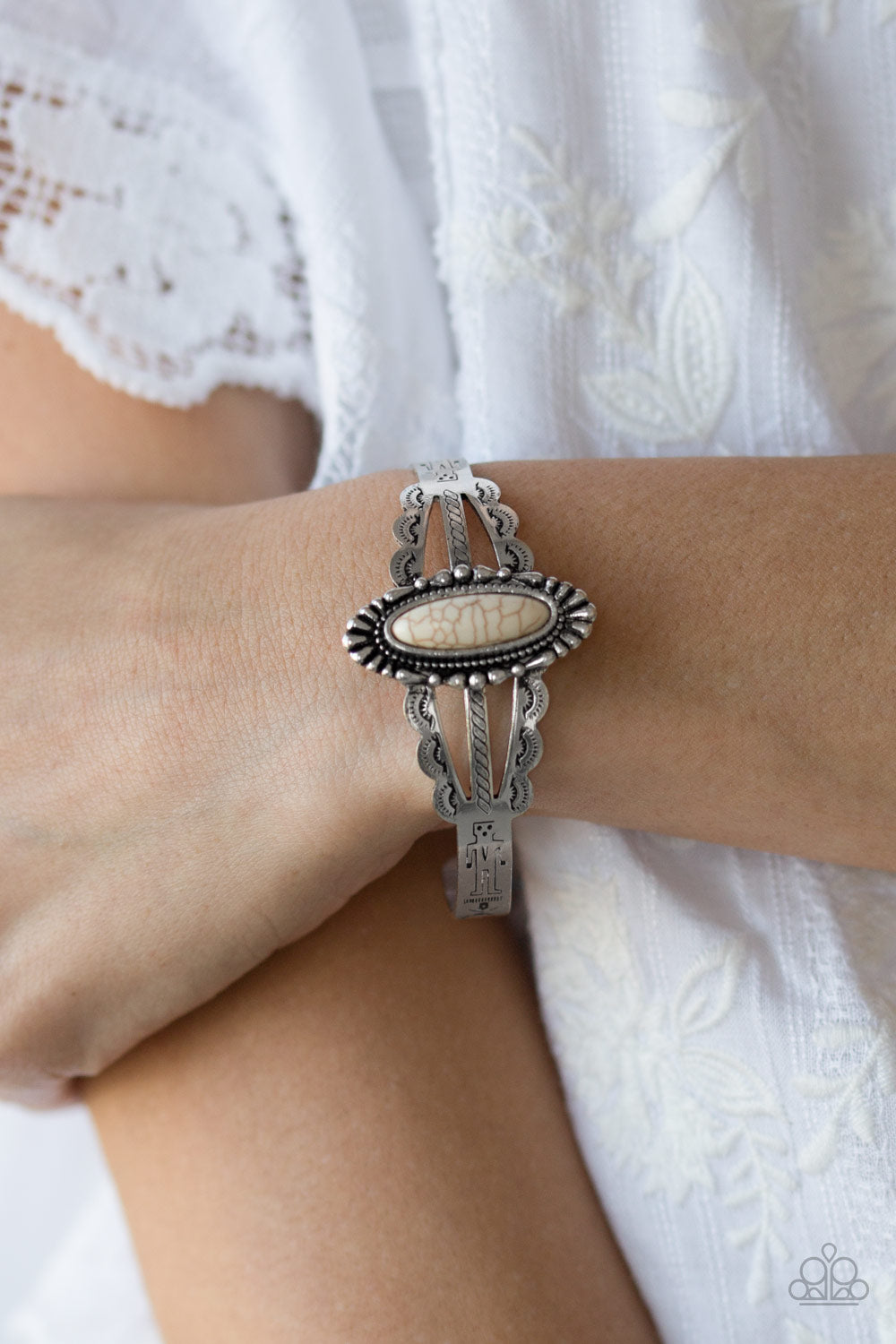 Paparazzi ♥ Desert Sage - White ♥ Bracelet