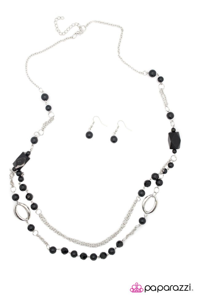Paparazzi ♥ The Toast of the Town - Black ♥ Necklace