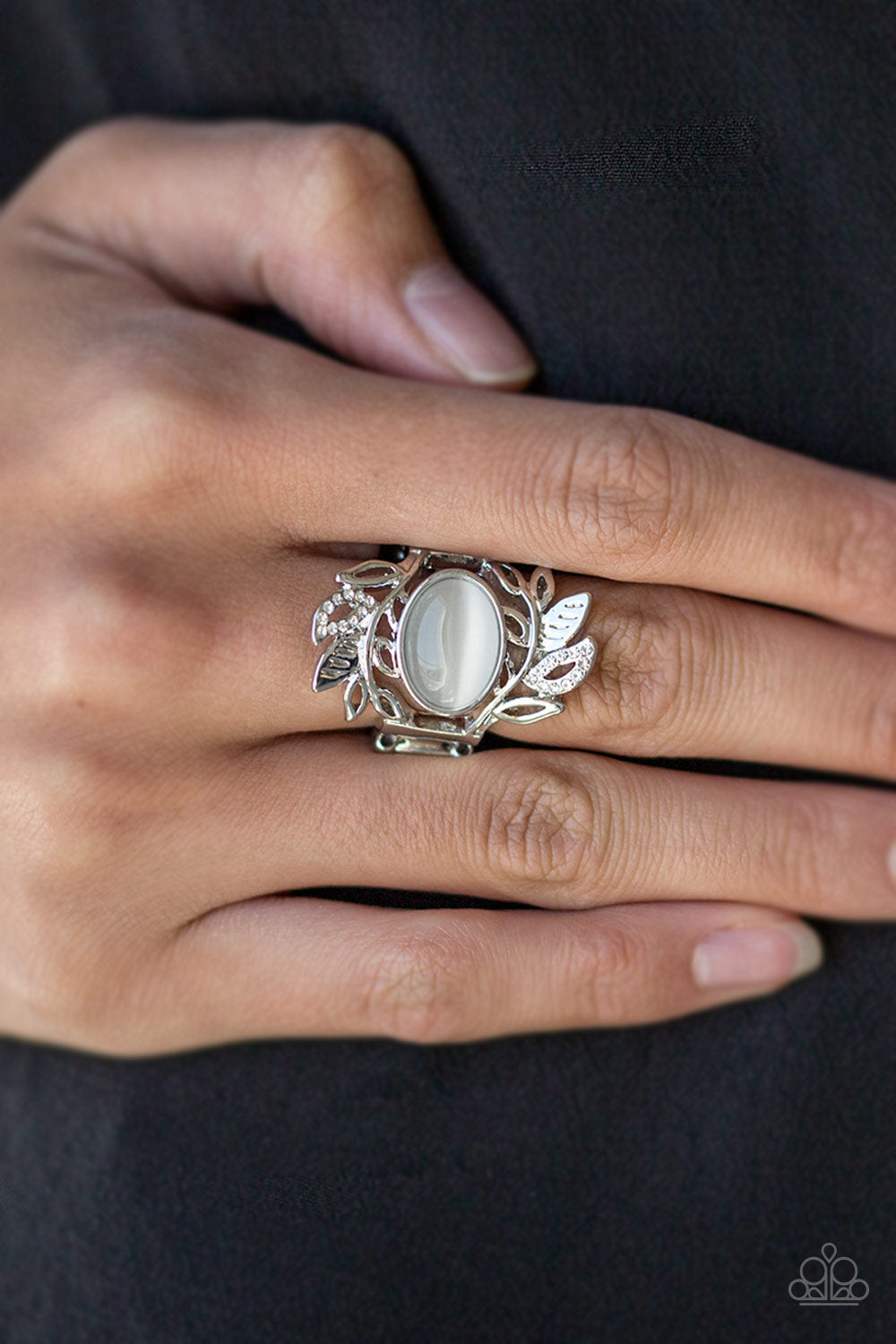 Paparazzi ♥ Garden Dew - White ♥ Ring