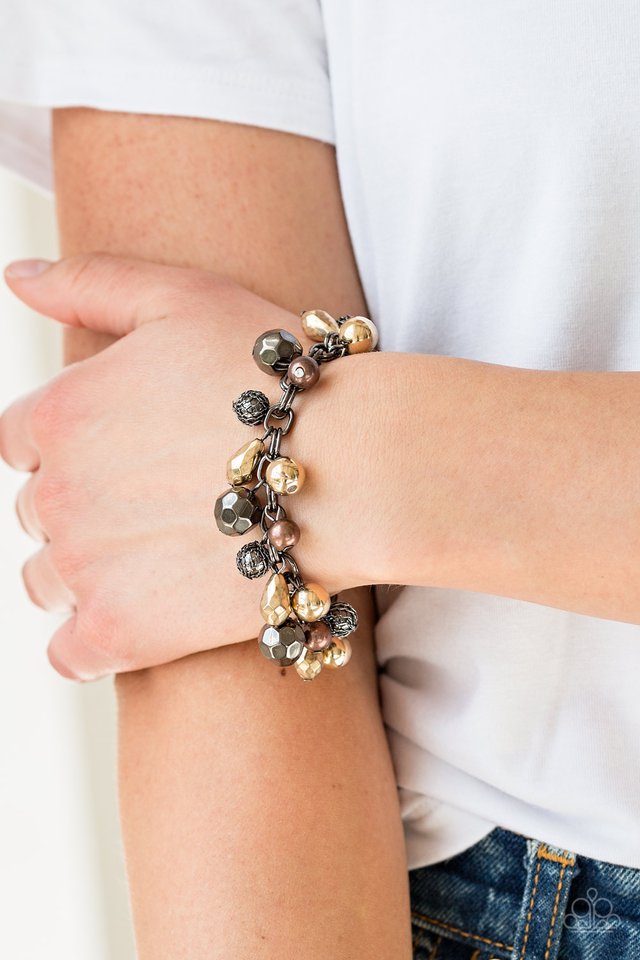 Paparazzi ♥ Invest In This - Black ♥ Bracelet