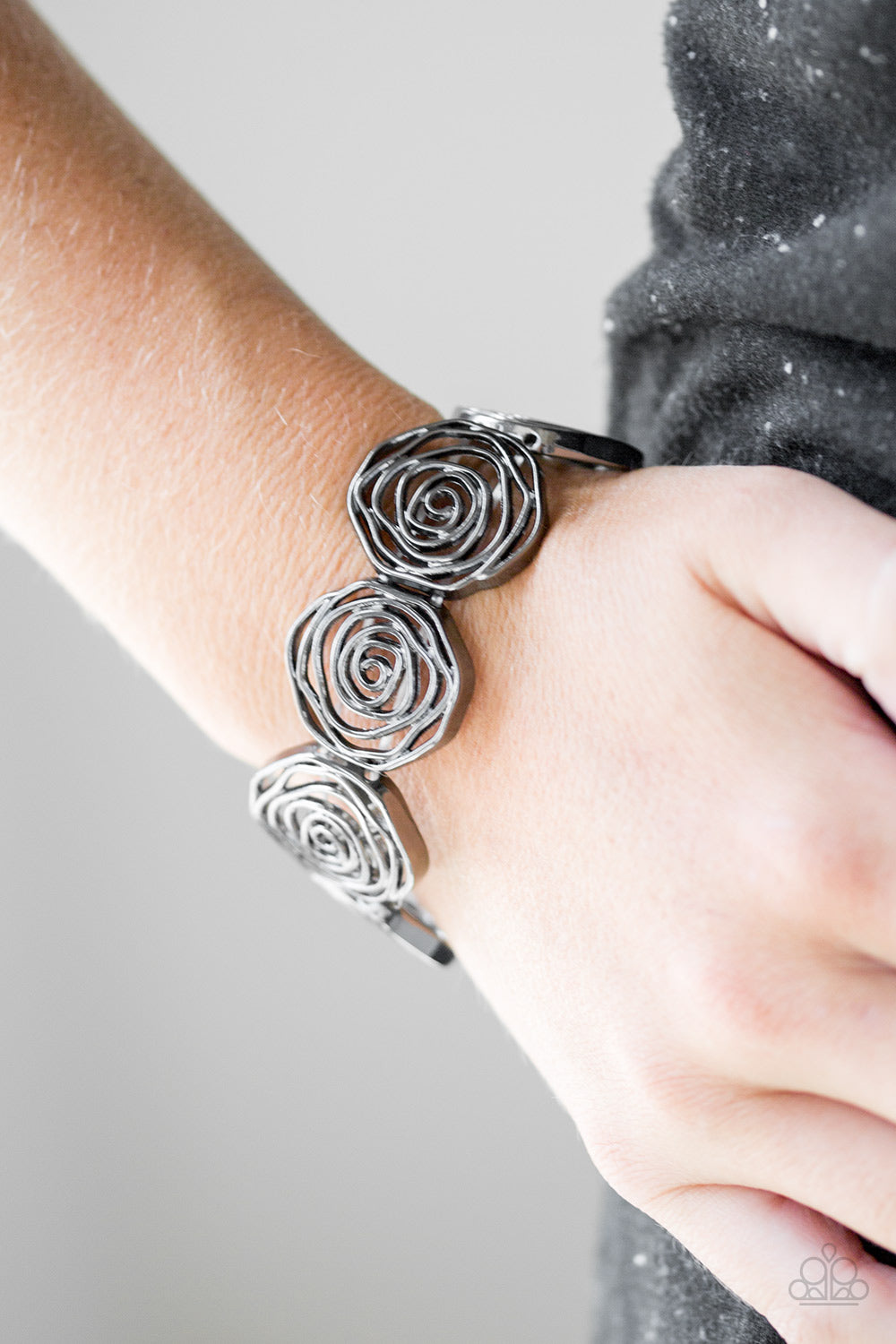 Paparazzi ♥ Beat Around The ROSEBUSH - Black ♥ Bracelet