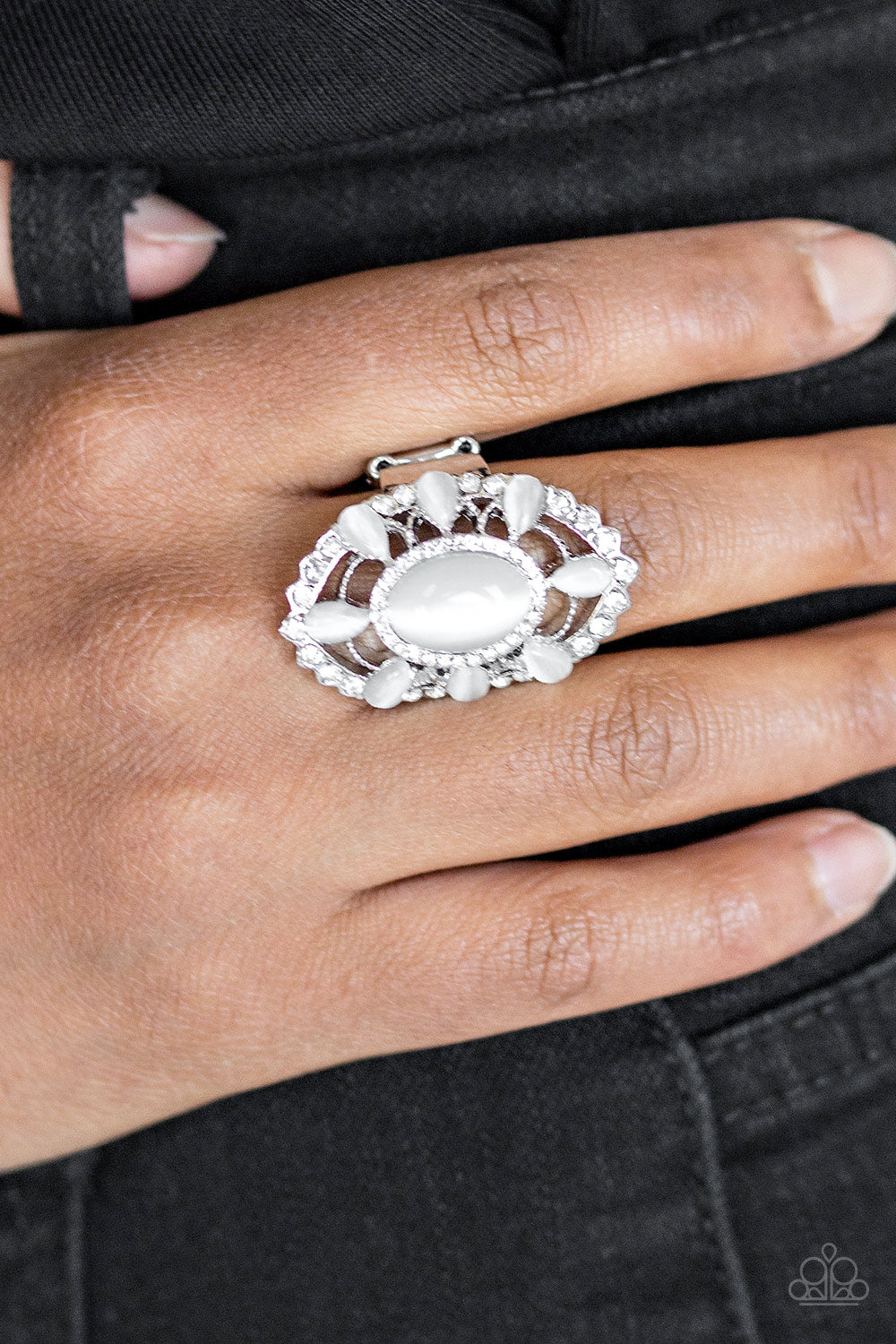 Paparazzi ♥ Over The MOONFLOWER - White ♥ Ring
