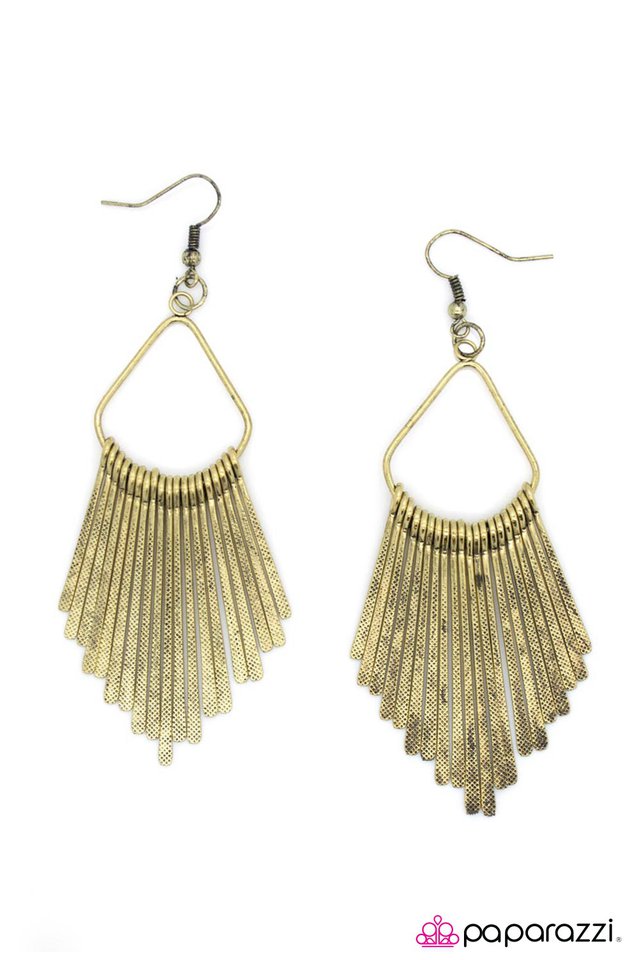 Paparazzi ♥ Crescendo - Brass ♥ Earrings