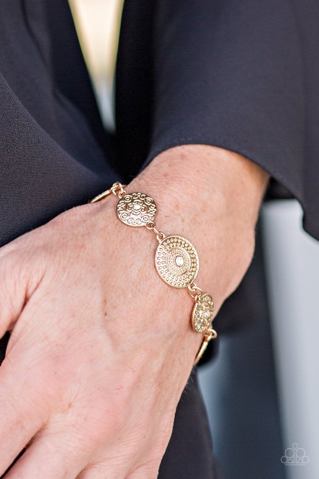 Paparazzi ♥ Malibu Magic - Gold ♥ Bracelet