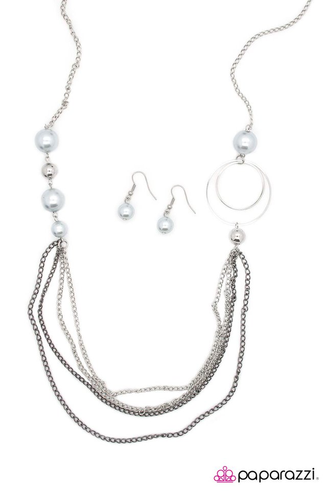 Paparazzi ♥ Gently Glimmering - Silver ♥ Necklace