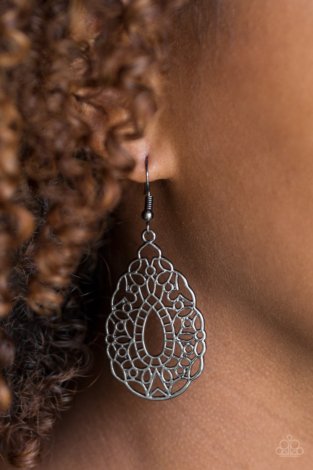 Paparazzi ♥ Wisteria Histeria - Black ♥ Earrings
