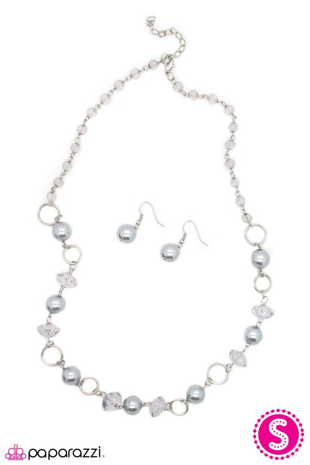 Paparazzi ♥ Give Me A Hint - Silver ♥ Necklace