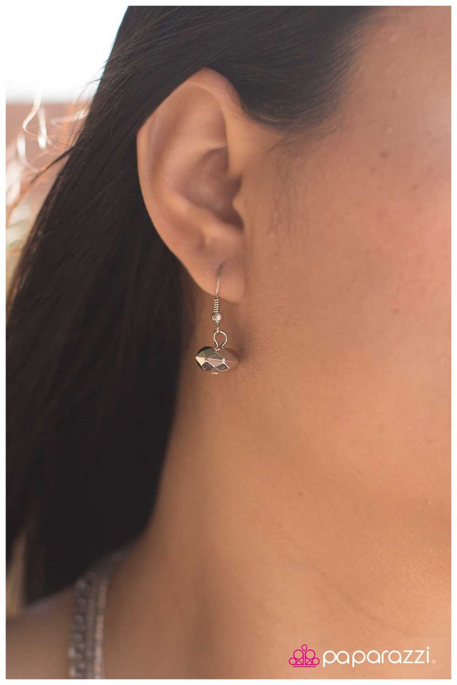 Paparazzi ♥ Parallel Universe - Silver ♥ Necklace