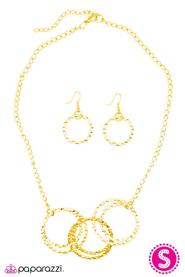 Paparazzi ♥ Going Strong - Gold ♥ Necklace