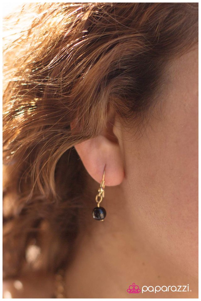 Paparazzi ♥ Rumor Has It - Gold ♥ Necklace