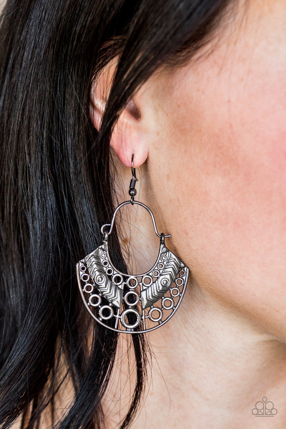 Paparazzi ♥ Indigenous Idol - Black ♥ Earrings